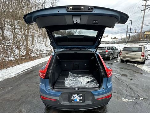 Used 2023 Volvo XC40 B5 Plus w/ Climate Package image 24