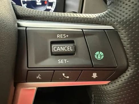 Used 2025 Mitsubishi Outlander SEL image 38