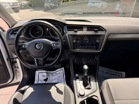Used 2019 Volkswagen Tiguan SE w/ Panoramic Sunroof Package AWD/4WD image 12