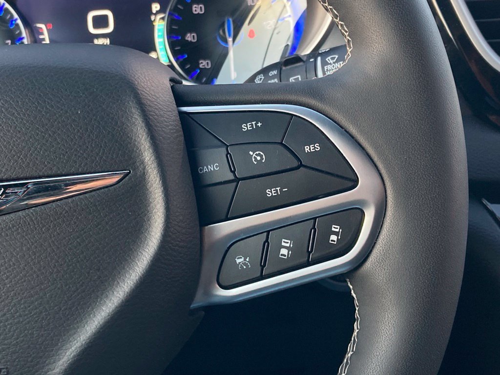 Used 2026 Chrysler Pacifica Select FWD image 18