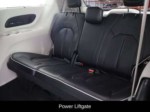 Used 2023 Chrysler Pacifica Limited w/ Uconnect Theater Family Group AWD/4WD image 17