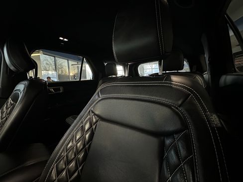 Used 2020 Ford Explorer XLT w/ Comfort Package image 9