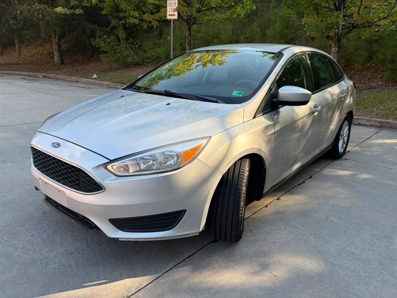 Used 2018 Ford Focus SE FWD image 3