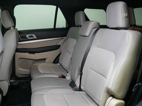 Used 2018 Ford Explorer XLT FWD image 18