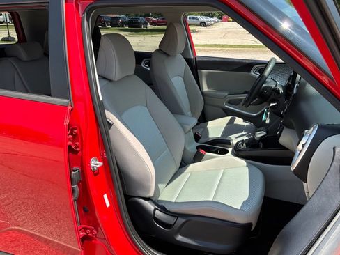 Used 2022 Kia Soul LX FWD image 39
