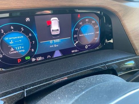 Used 2025 Volkswagen Atlas SE w/ Panoramic Sunroof Package FWD image 6