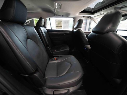 Used 2024 Toyota Highlander Limited FWD image 25