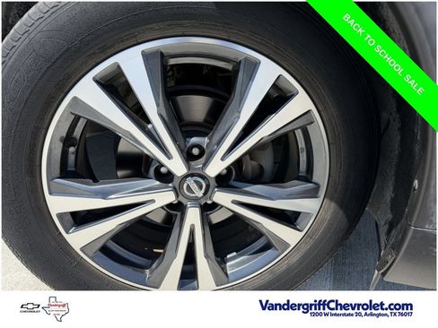 Used 2017 Nissan Rogue SL w/ SL Premium Package FWD image 9