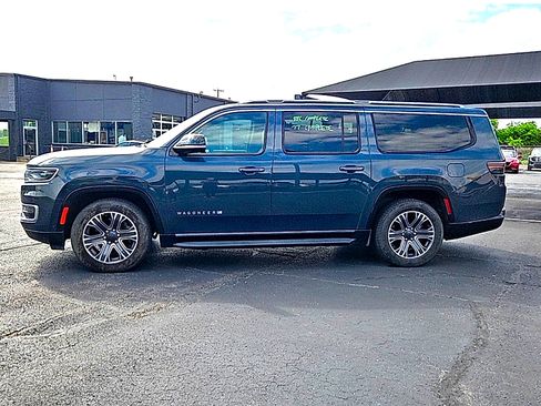 Used 2023 Jeep Wagoneer L Series II image 2