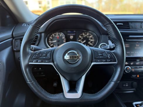 Used 2020 Nissan Rogue SV image 24