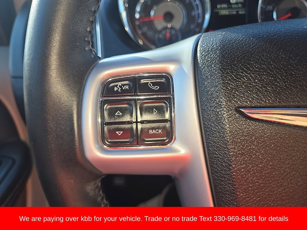 Used 2013 Chrysler Town & Country Touring FWD image 14