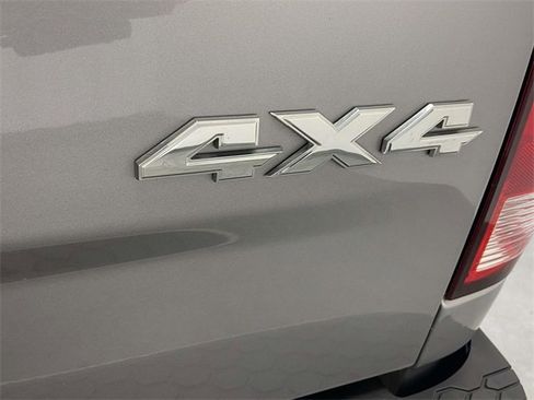 Used 2022 RAM 1500 Classic SLT image 13