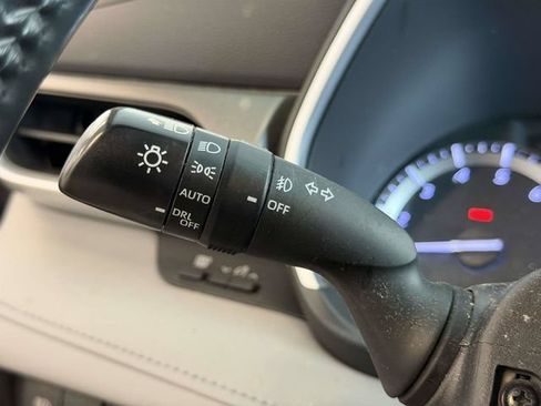 Used 2022 Toyota Highlander XLE AWD/4WD image 24