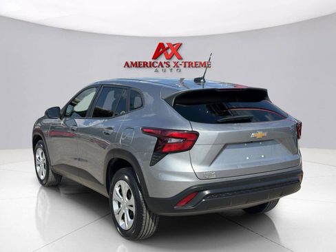 Used 2025 Chevrolet Trax LS w/ Driver Confidence Package FWD image 4