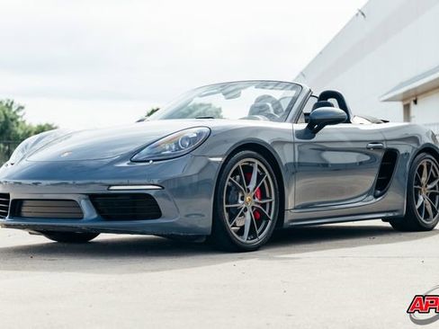 Used 2017 Porsche 718 Boxster S image 6