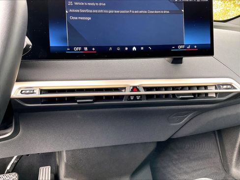 Used 2025 BMW iX xDrive50 image 33