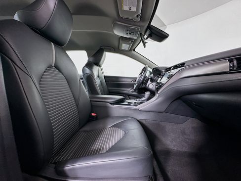 Used 2019 Toyota Camry SE FWD image 29