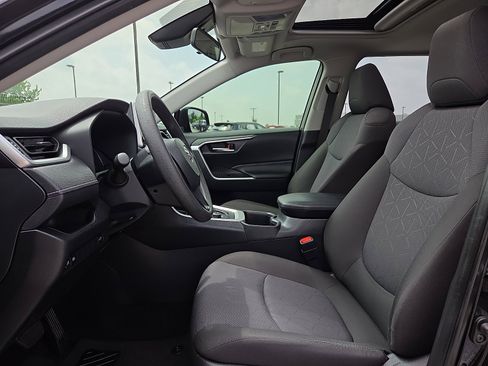 Used 2025 Toyota RAV4 XLE w/ Convenience Package AWD/4WD image 15