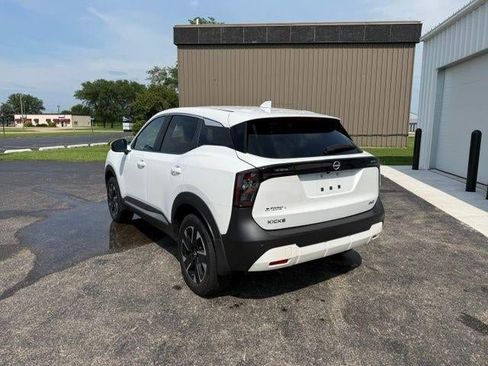 Used 2025 Nissan Kicks SV AWD/4WD image 4