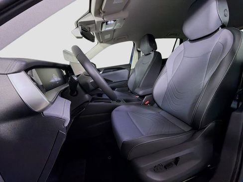 New 2026 Volkswagen Tiguan SE FWD image 11