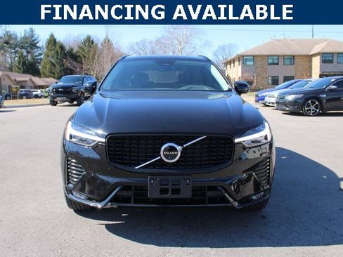 Used 2025 Volvo XC60 B5 Plus image 3