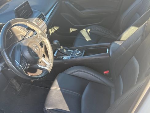 Used 2017 MAZDA MAZDA3 Touring FWD image 5