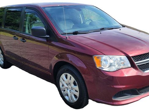 Used 2019 Dodge Grand Caravan SE w/ UConnect Hands-Free Group FWD image 4