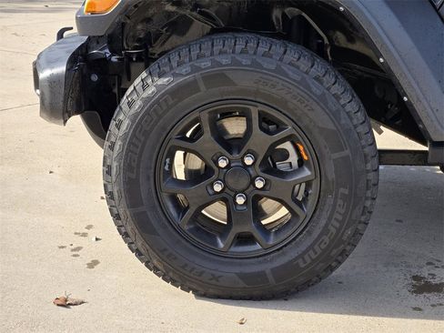 Used 2022 Jeep Wrangler Unlimited Sport image 18