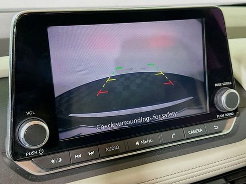 Used 2023 Nissan Rogue SV image 16