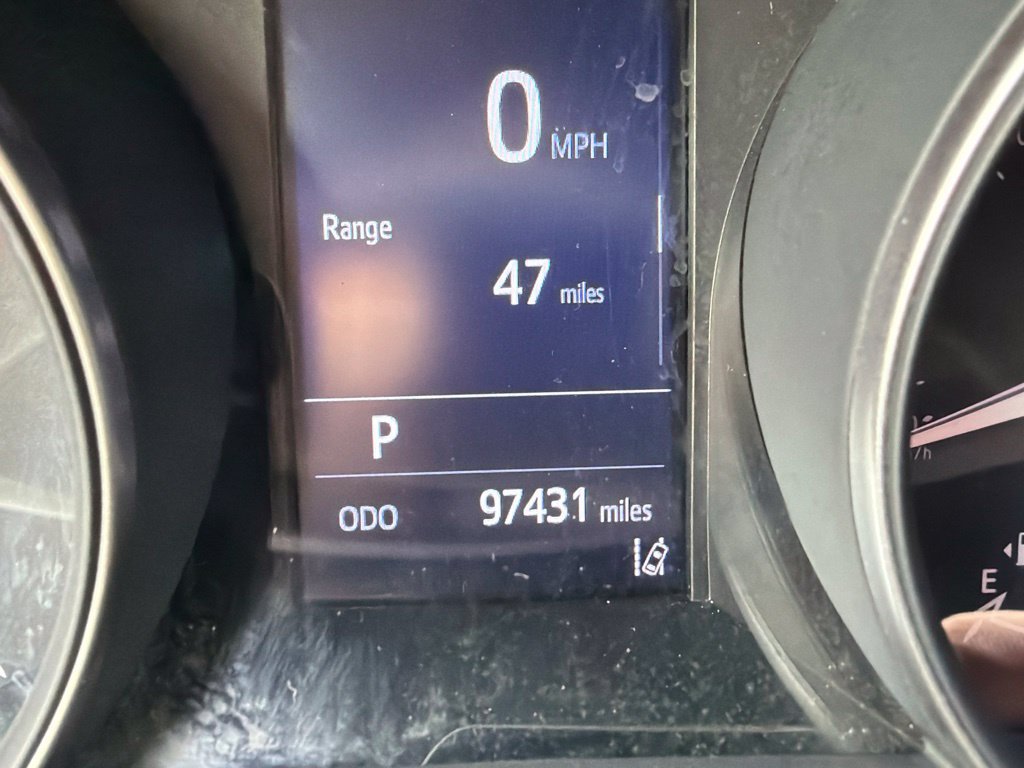 Used 2021 Toyota C-HR XLE FWD image 32
