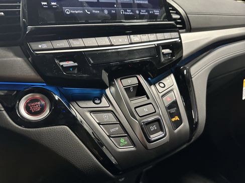 New 2026 Honda Odyssey Touring image 14