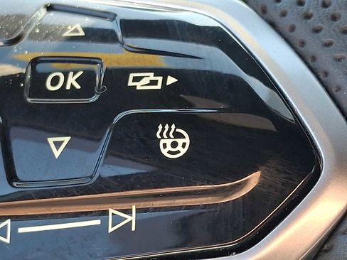 Used 2022 Volkswagen Tiguan SEL R-Line AWD/4WD image 24