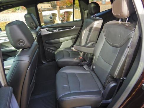 Used 2020 Cadillac XT6 Premium Luxury image 11