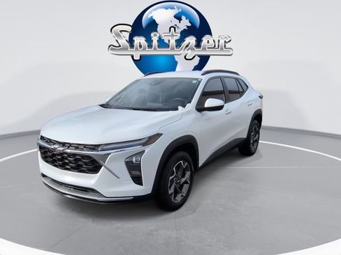 Used 2024 Chevrolet Trax LT w/ LT Convenience Package image 4