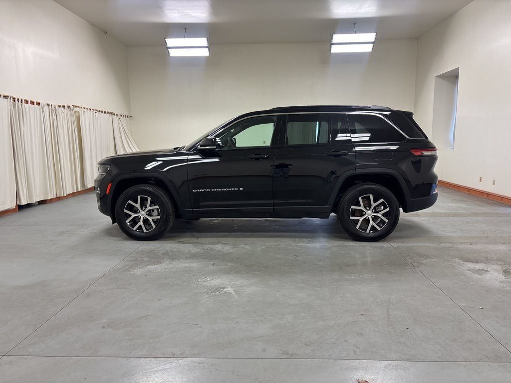 Used 2024 Jeep Grand Cherokee Limited AWD/4WD image 5