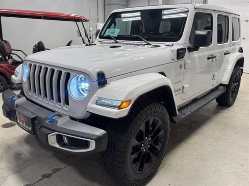 Used 2023 Jeep Wrangler Unlimited Sahara w/ Cold Weather Group AWD/4WD image 3