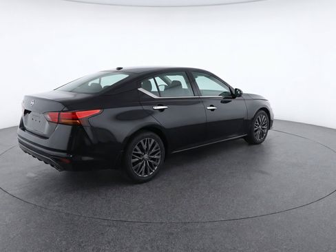 Used 2025 Nissan Altima 2.5 SV FWD image 9