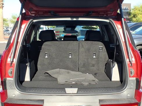 Used 2025 Hyundai Santa Fe SEL FWD image 9