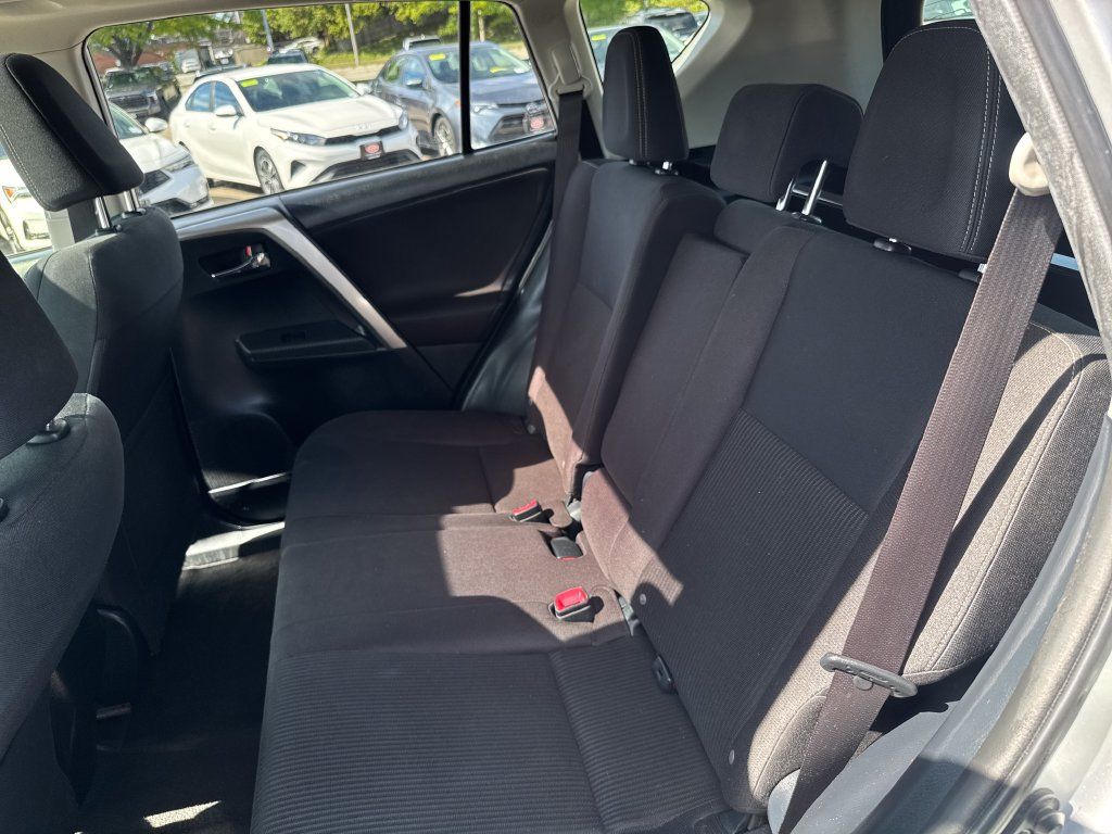 Used 2015 Toyota RAV4 XLE AWD/4WD image 33