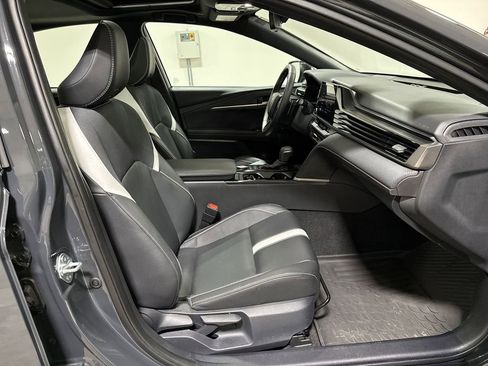 Used 2025 Toyota Camry SE w/ Convenience Package image 22