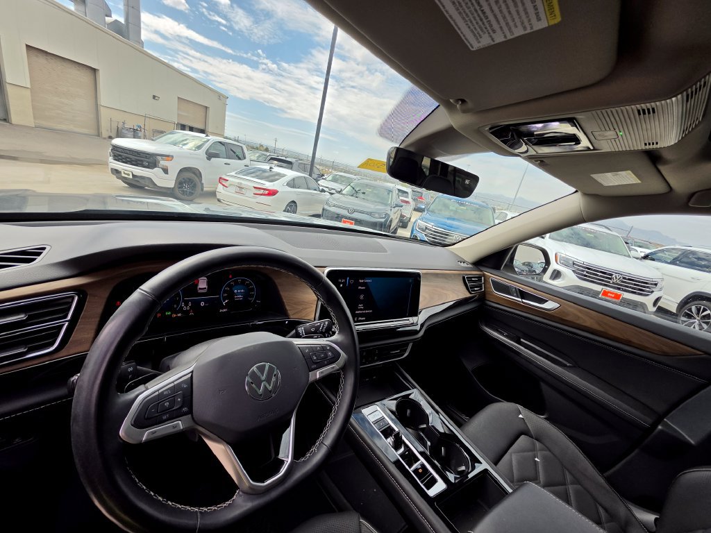 Used 2025 Volkswagen Atlas SE w/ Panoramic Sunroof Package FWD image 12