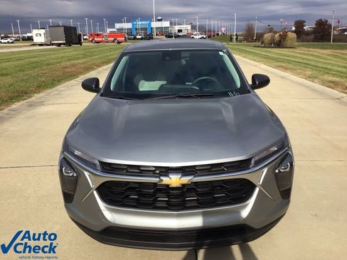 Used 2024 Chevrolet Trax LS w/ Driver Confidence Package image 10