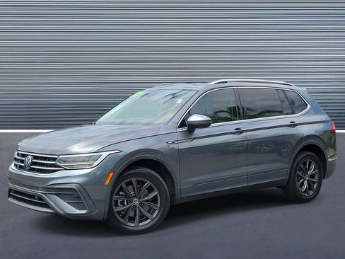 Used 2022 Volkswagen Tiguan SE w/ Panoramic Sunroof Package image 1