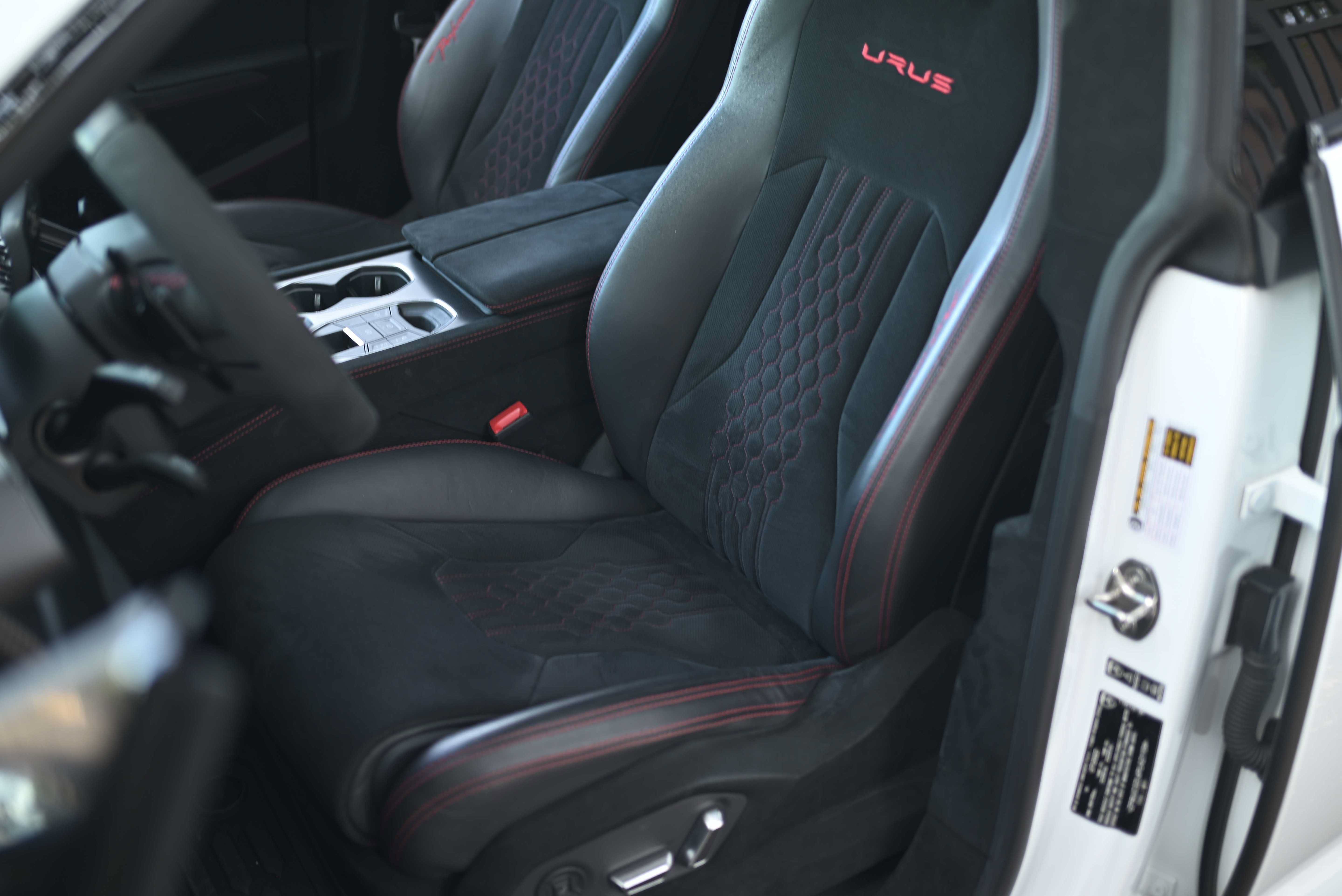 Used 2023 Lamborghini Urus Performante AWD/4WD image 12