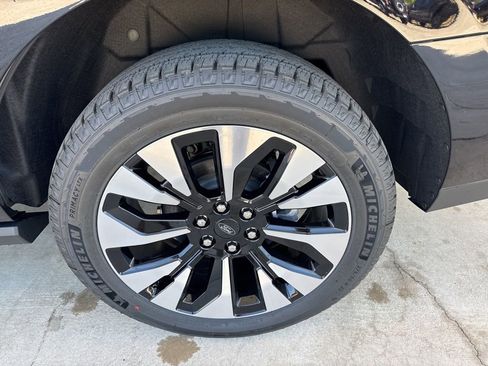 New 2026 Ford Expedition Platinum AWD/4WD image 9
