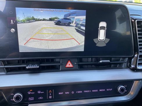 Used 2023 Kia Sportage EX FWD image 12