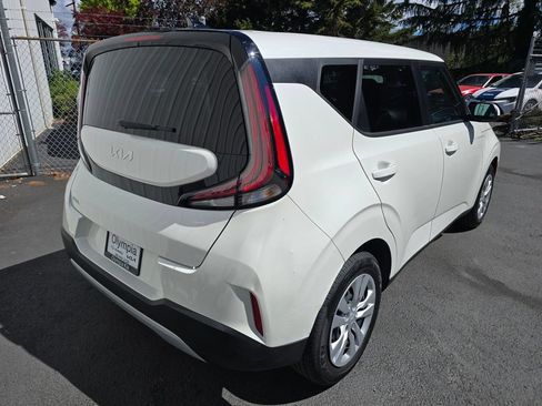 Used 2023 Kia Soul LX FWD image 4