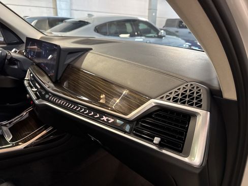 Used 2024 BMW X7 xDrive40i image 35