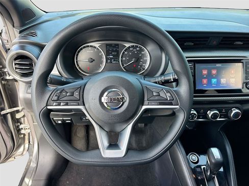 Used 2019 Nissan Kicks S FWD image 13