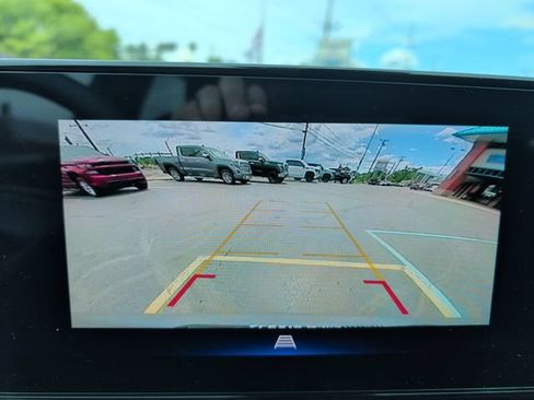 Used 2025 Chevrolet Trax LT FWD image 19